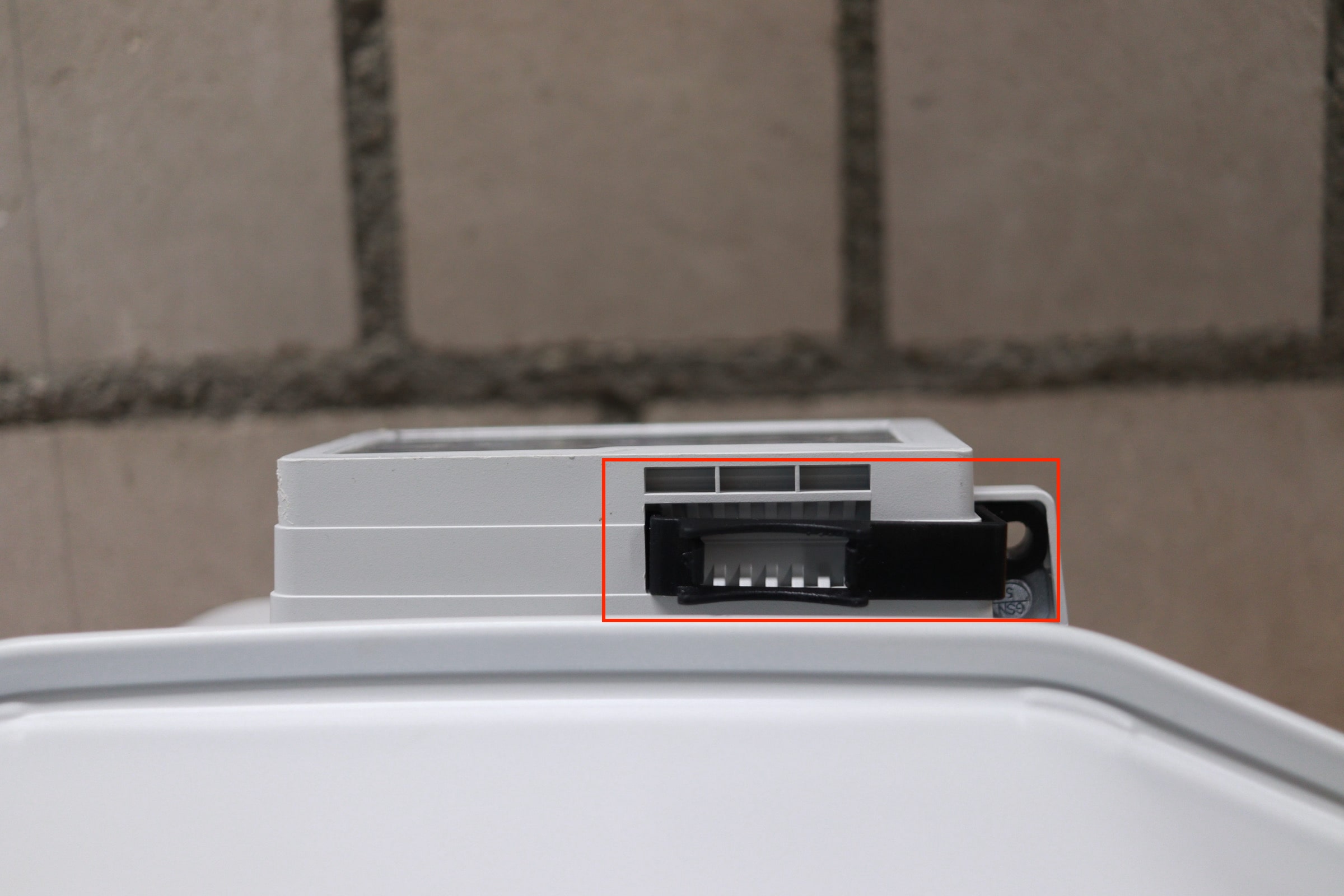 Adapter am Gaszähler befestigt